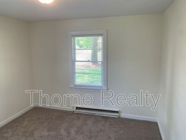 Building Photo - 112 Cane Dr