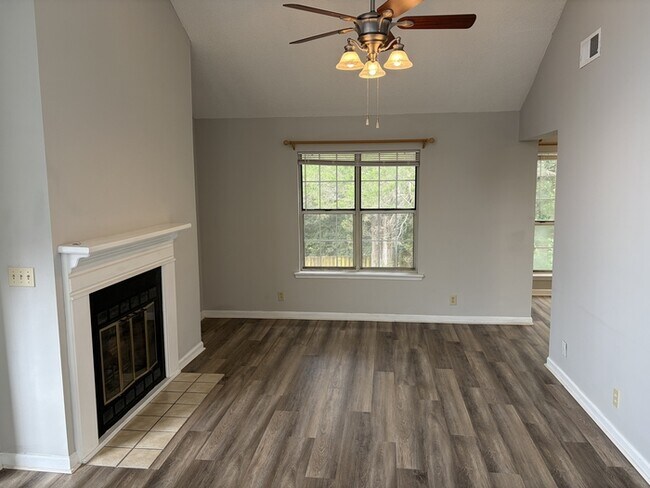 Building Photo - 2 Bed / 2 Bath Condo for Rent in Huntsville, AL 35806