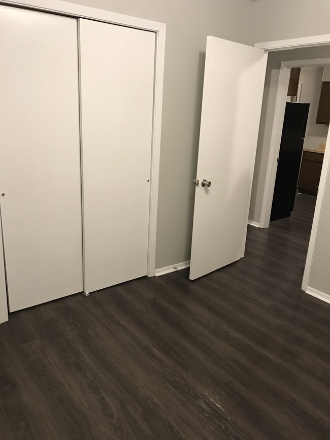 Building Photo - 548 Pin Oak Cove