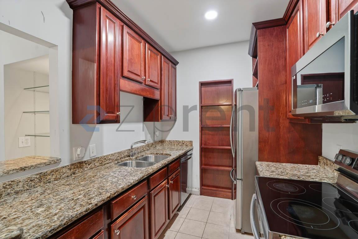 Building Photo - 2921 Lenox Rd NE