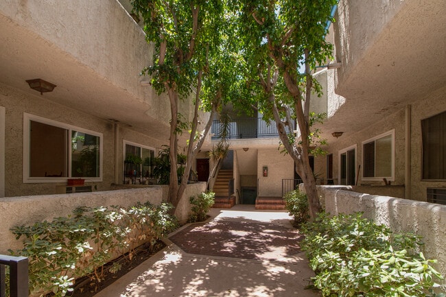 Building Photo - 3637 Glendon Ave