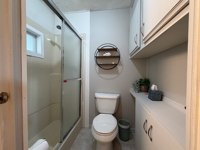 Building Photo - "Charming 2-Bed, 2-Bath Mobile Home Retreat in Harbor Cove!"