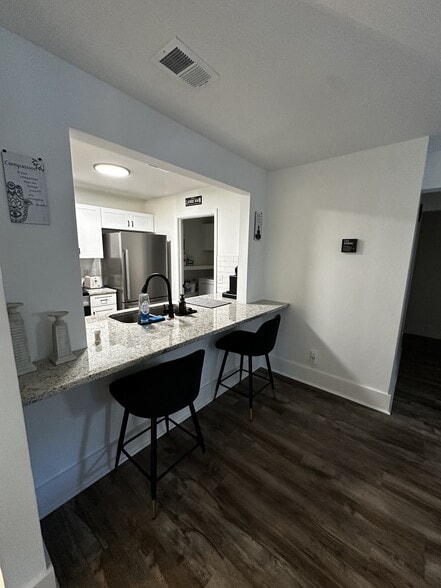 Building Photo - 4013 Hawthorne Cir