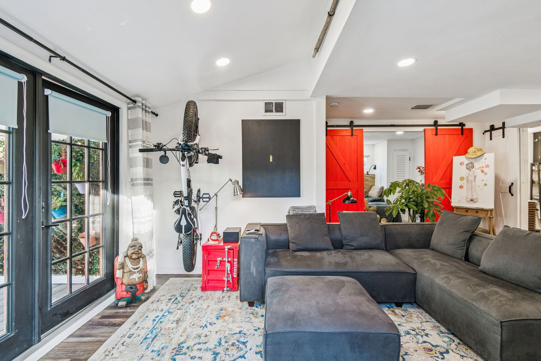 Building Photo - 1034 Queen St N