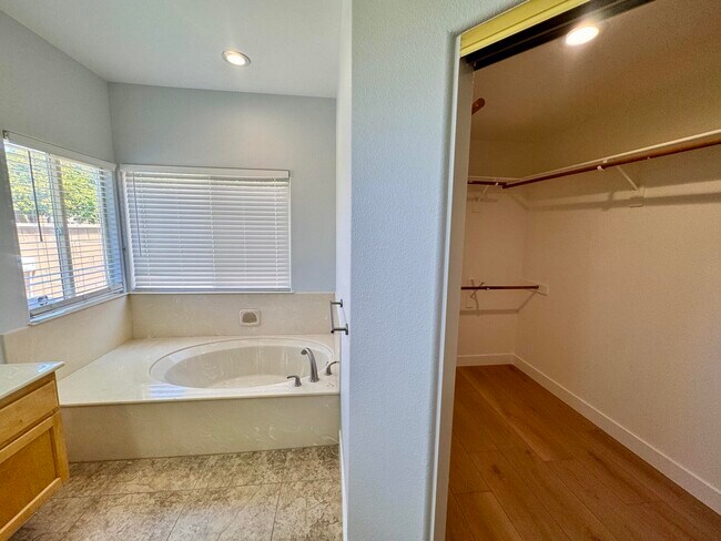 Building Photo - 79130 Ocotillo Dr