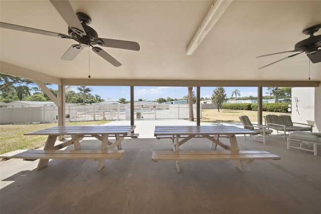 Building Photo - 2131 Ridge Rd S