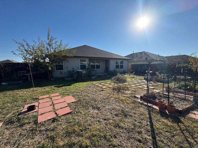 Building Photo - 407 Marimoor Dr