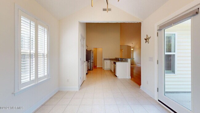 Building Photo - 536 Catamaran Dr