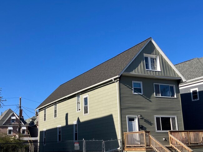 Building Photo - 84 Arnold St