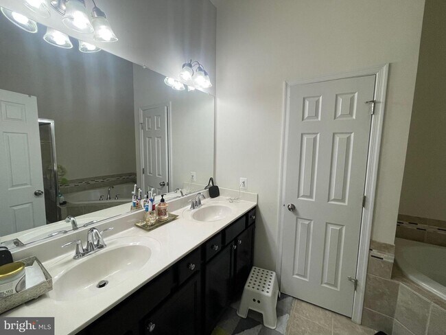 Building Photo - 7879 River Rock Way
