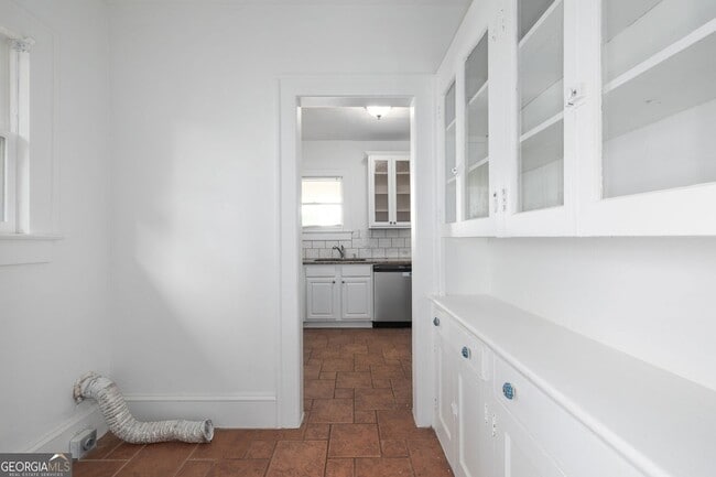 Building Photo - 257 Stovall St SE