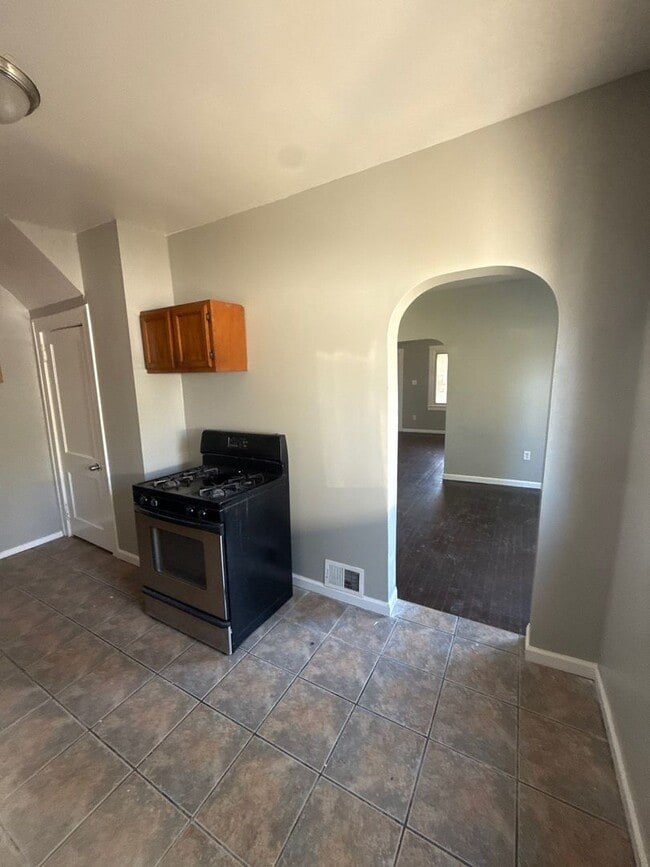 Building Photo - 4 Bedroom 2 Bath Home in Lincoln Park