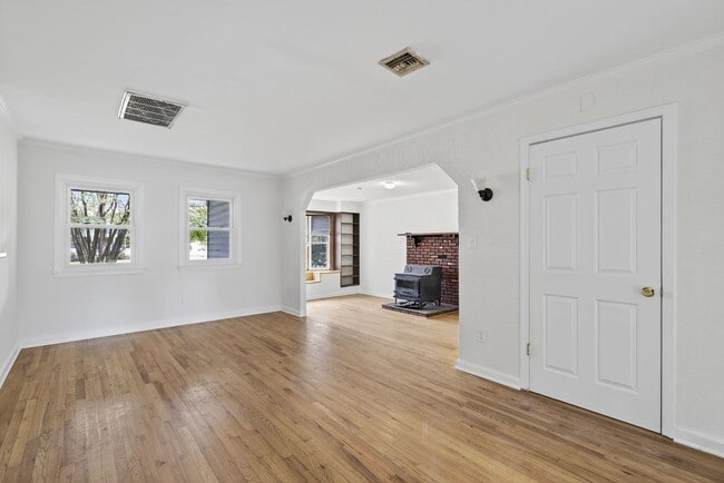 Building Photo - Lakeville Estates