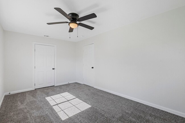 Building Photo - BEAUTIFUL- UPDATED 3 bedroom 1 Bath in Cleburne!