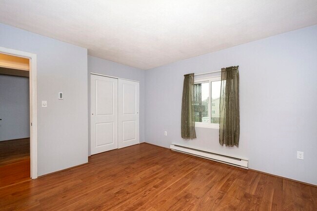 Building Photo - 980 Plain St