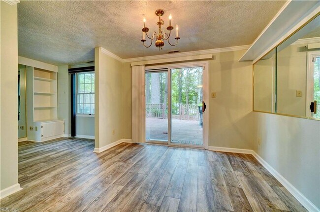 Building Photo - Coventry Townhouse