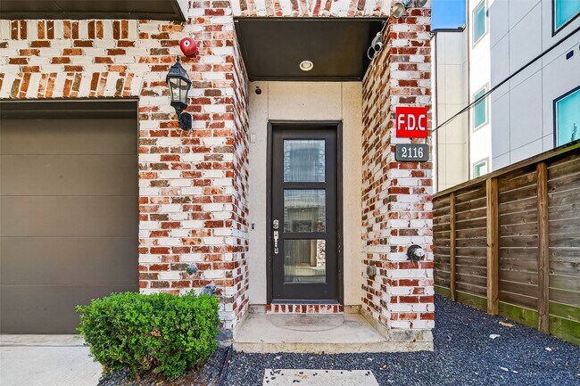 Building Photo - 2116 Mason St