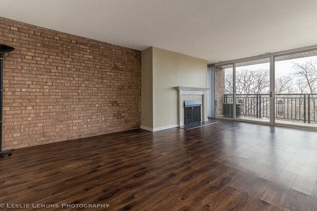 Building Photo - 5900 Oakwood Dr