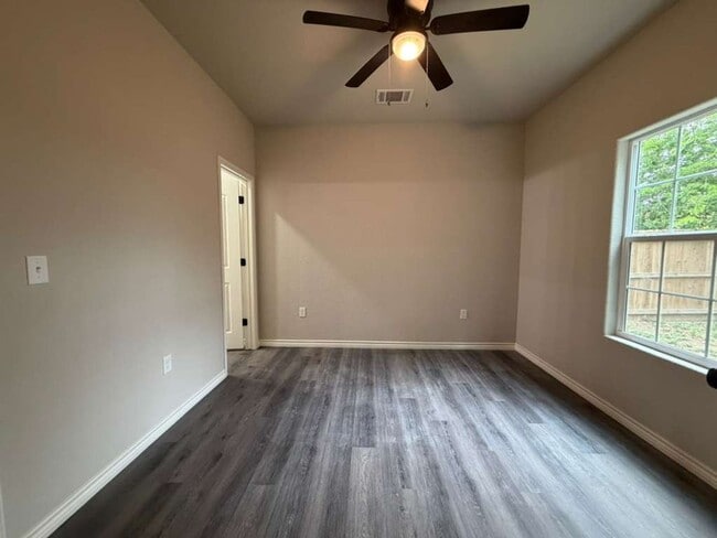 Building Photo - Spacious 2-Story 3BR Apartment Near Shopping, Parks & Major Highways in San Antonio