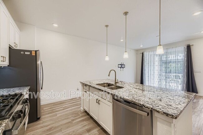 Building Photo - 7488 W Pacific Ln