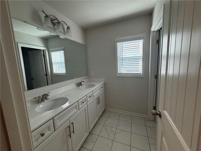 Building Photo - 3920 Newburn Ct