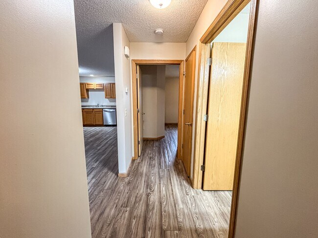 Building Photo - 2 Bedroom Town Home