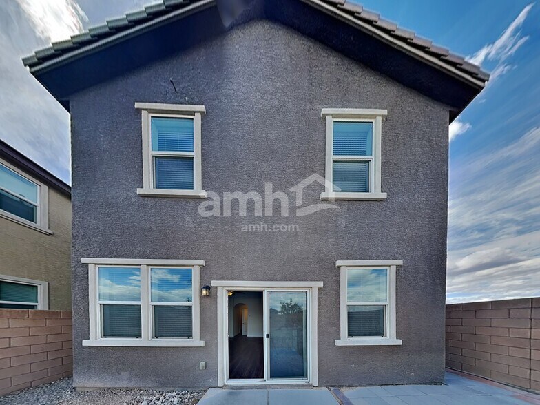 Building Photo - 5804 Petronius St