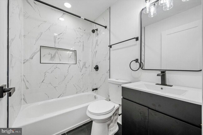 Building Photo - 5719 Cambridge St