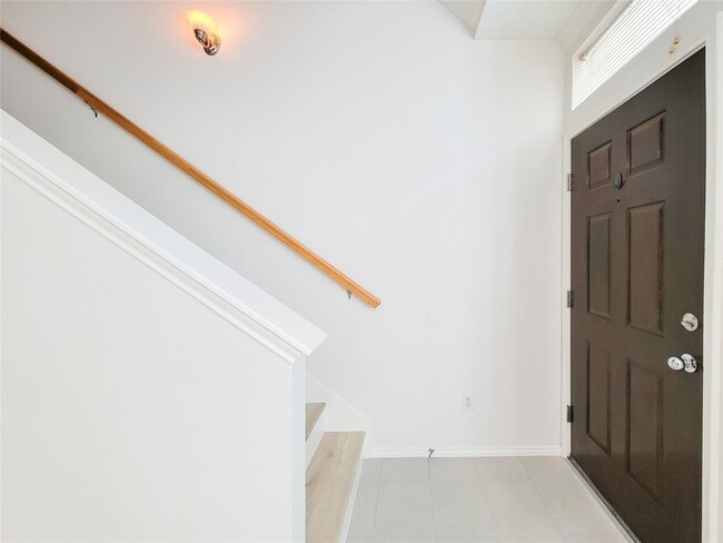 Building Photo - 75 Dennis St