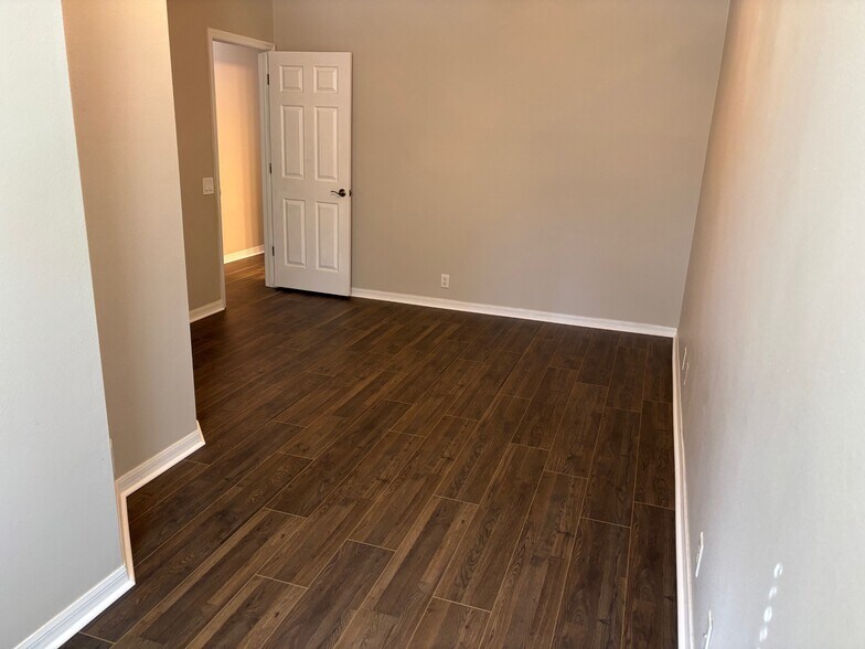 Building Photo - 14916 Salamander Pl