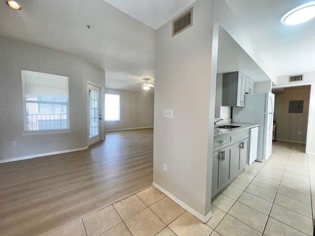 Building Photo - NEW-Remodeled bathroom & kitchen! NEW VINYL PLANK flooring & fresh paint! 2 bedroom 1 bath condo ...