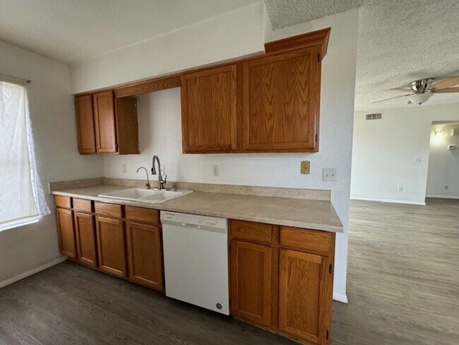 Building Photo - 2 BR Condo near Chaparral Golf & Rotary Park