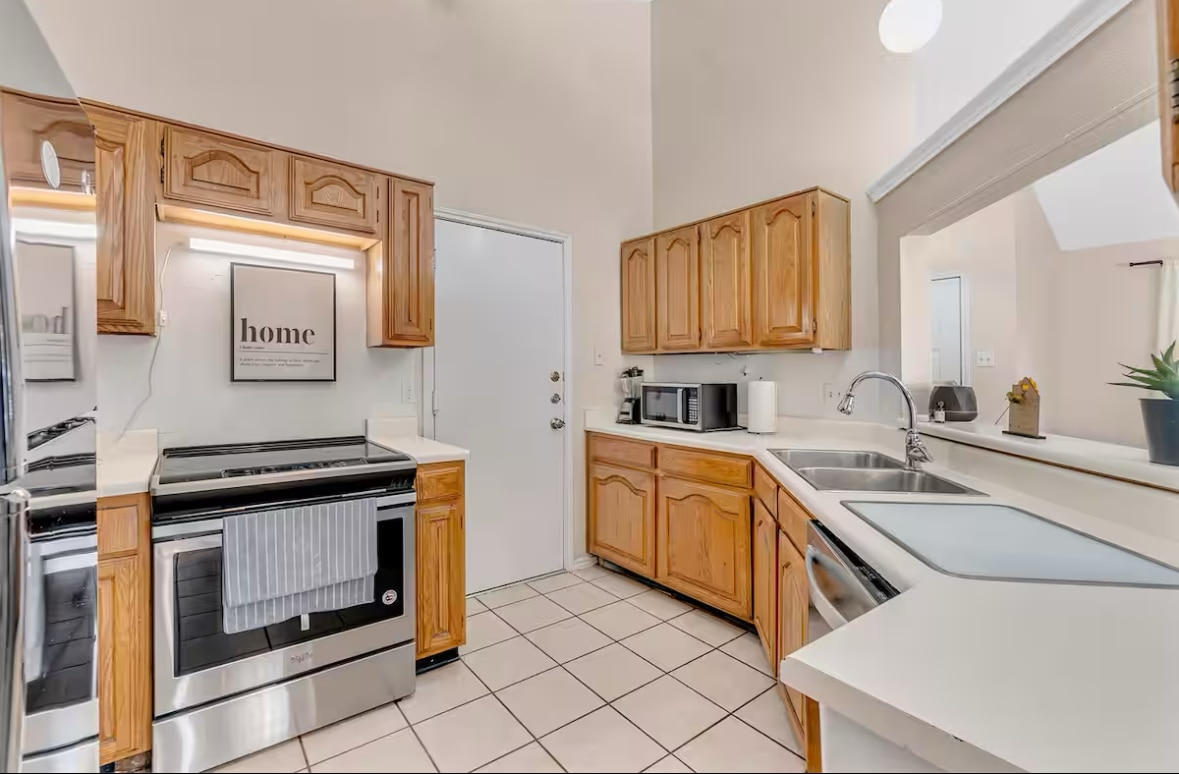 Building Photo - Room in House on Wildwood Ridge