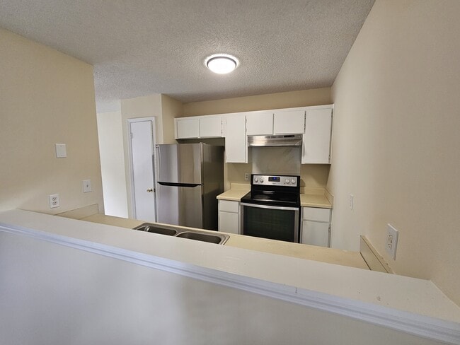 Building Photo - 124 Hunt Club Ct