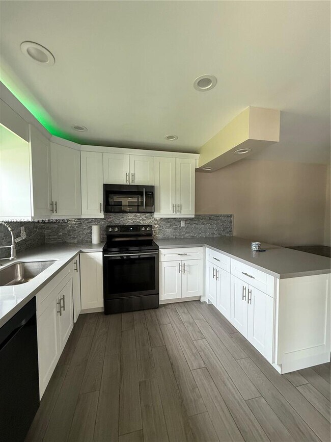 Building Photo - 9450 SW 61st Way