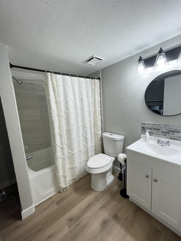 Building Photo - 403 Justice Dr