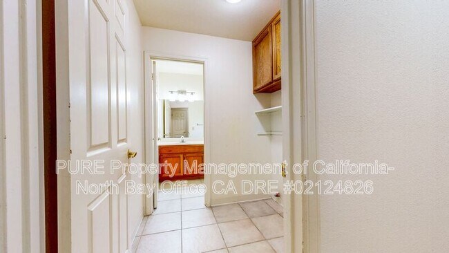 Building Photo - 2070 Pinercrest Dr