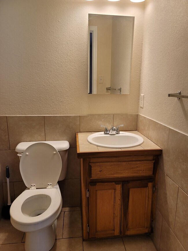 Building Photo - Cozy 3 bed 1.5 bath home for rent in Van B...