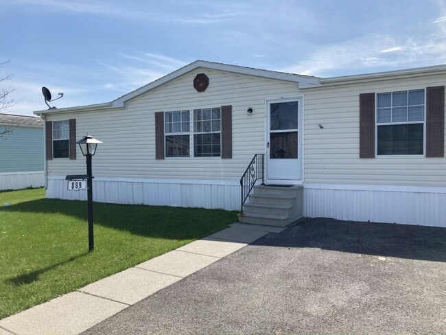 Building Photo - 889 Fernwood Dr