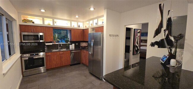 Building Photo - 875 NE 130th St