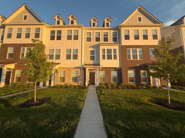 Building Photo - 1728 Blenker Dr