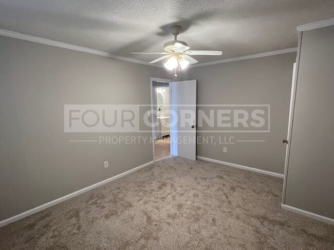 Building Photo - Lovely 2 Bedroom 1 Bath Home