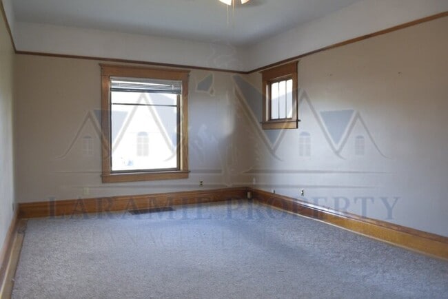 Building Photo - 358 N 5th St