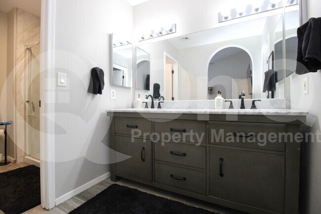 Building Photo - 6335 E Brown Rd