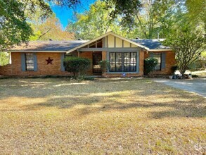 Building Photo - Charming 3 bedroom house in great shape