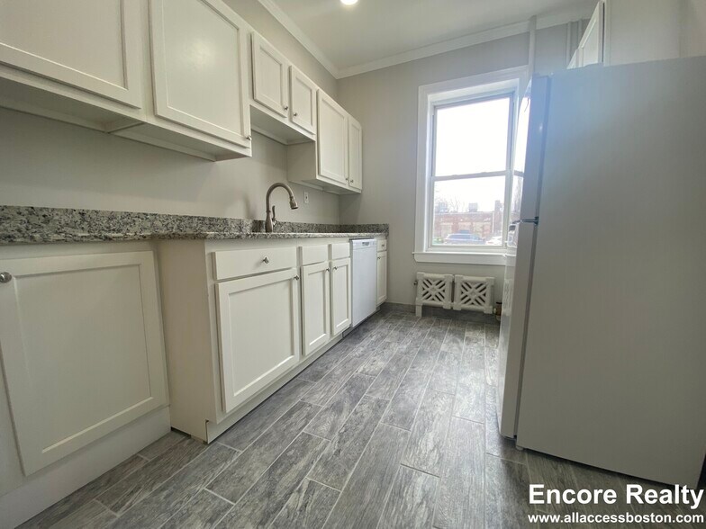 Building Photo - 33 Highgate St