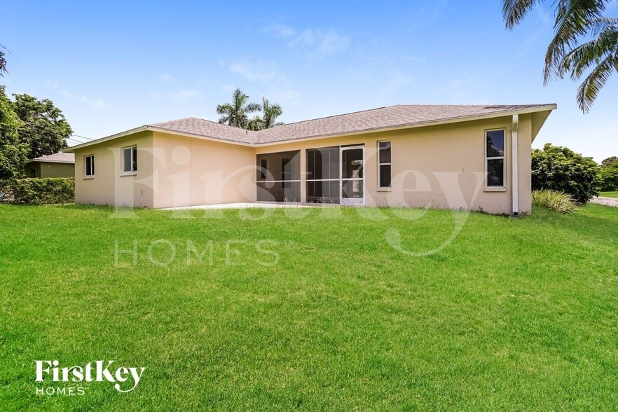 Building Photo - 8381 Bahamas Rd