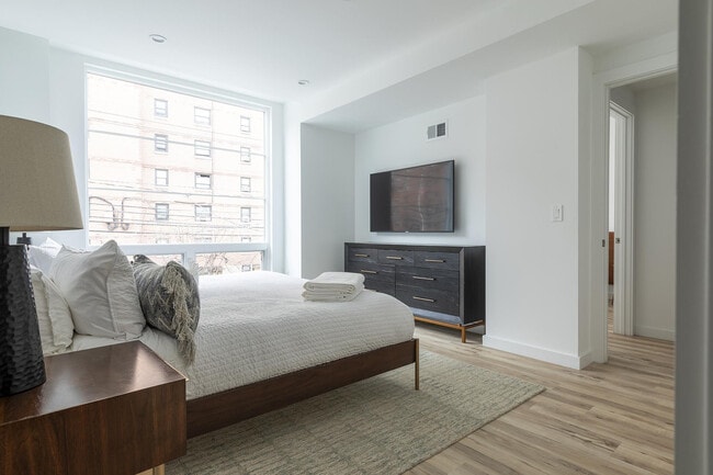 Building Photo - 300 Marshall Dr