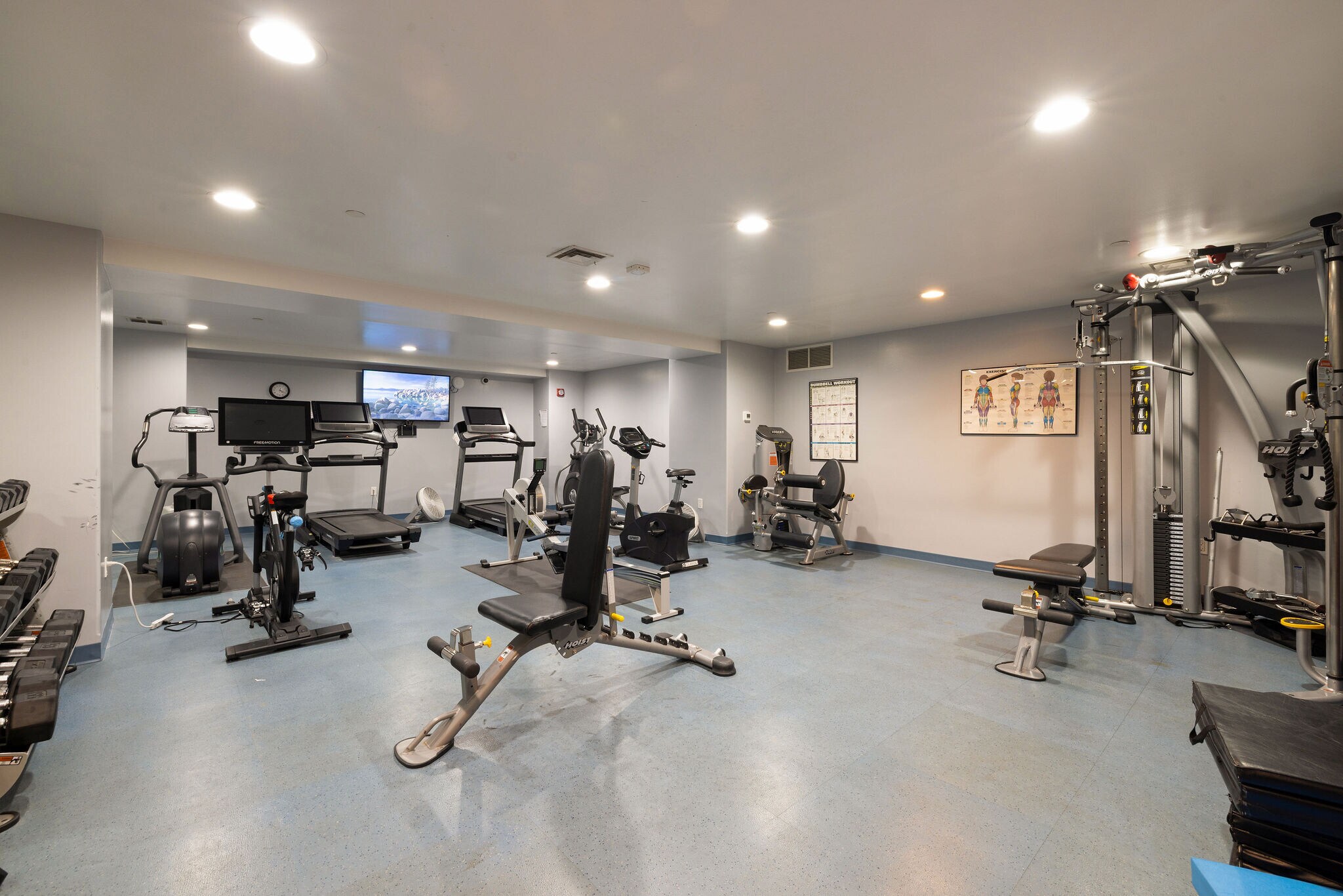 Building Photo - 1550 E Royall Pl