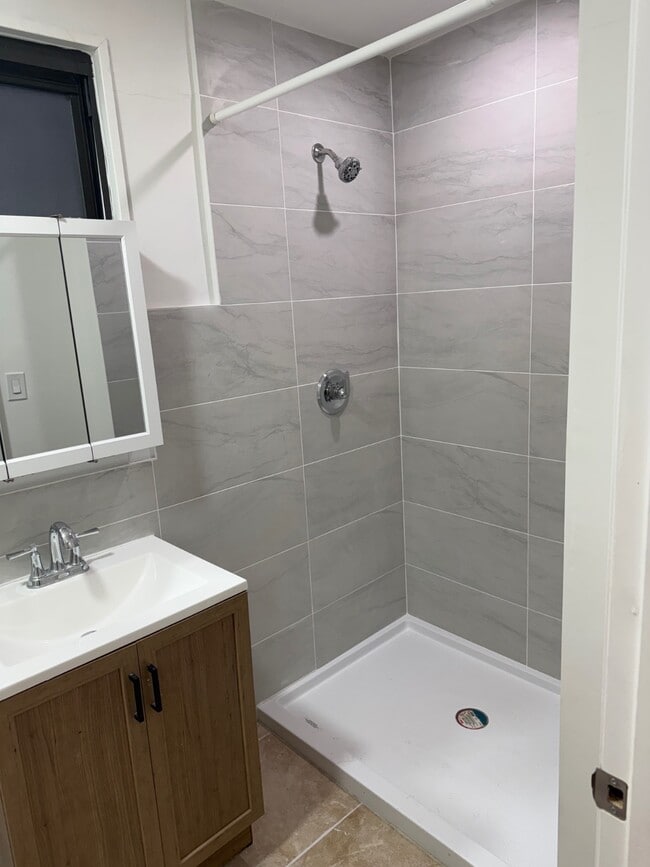 Building Photo - 18xx Bronxdale Ave